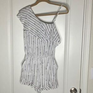 Blu Pepper Size S White and Navy Striped Romper